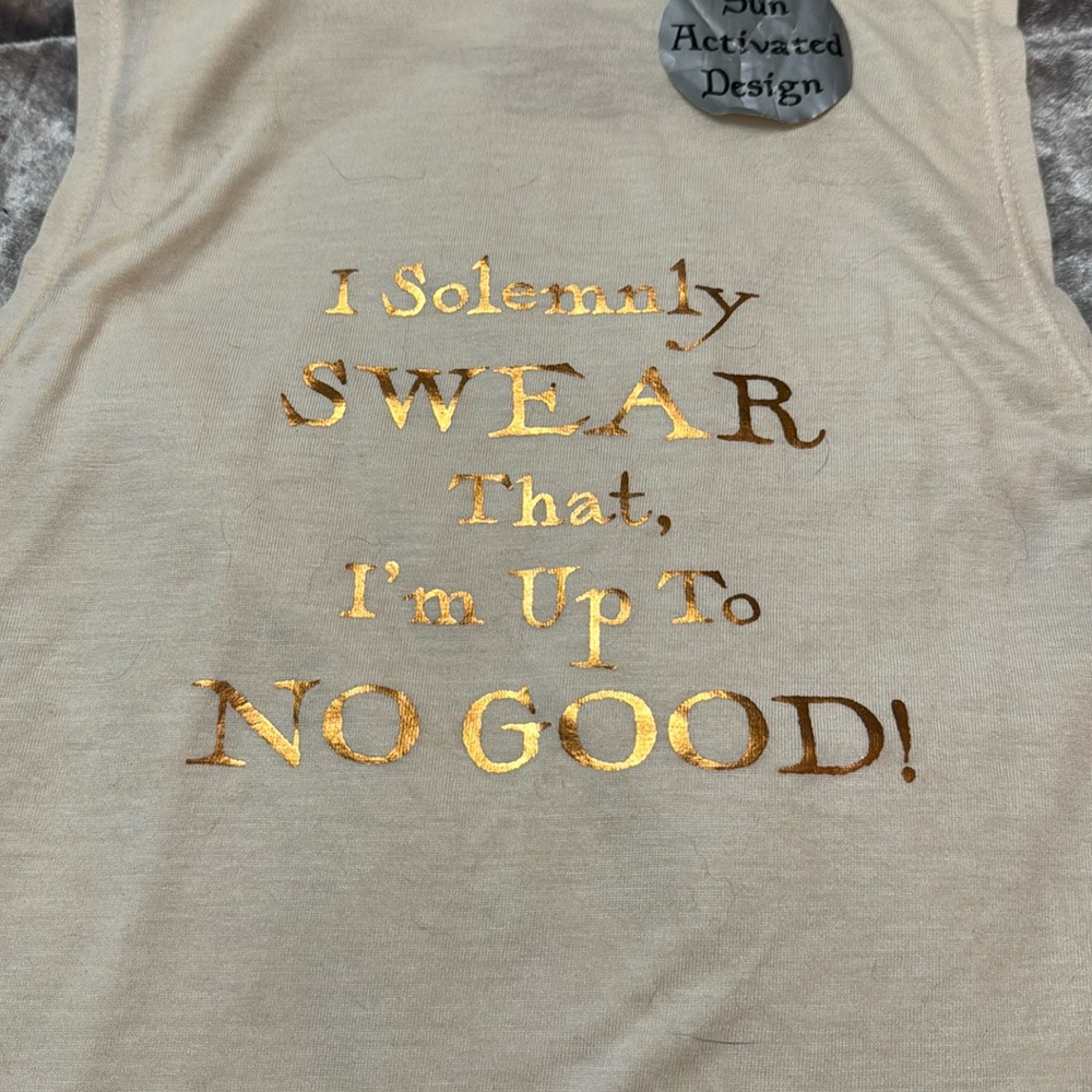 SUN ACTIVATED HOGWARTS SLEEVELESS MOCK NECK TANK UNIVERSAL STUDIOS NWT